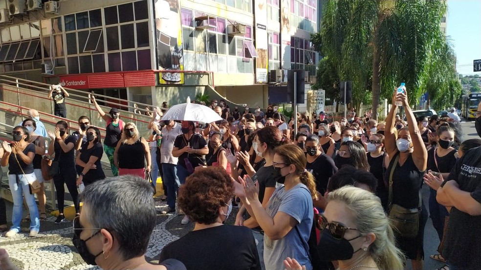 Os profissionais continuam em greve por tempo indeterminado - Foto: Bruna Bachega/TV Fronteira