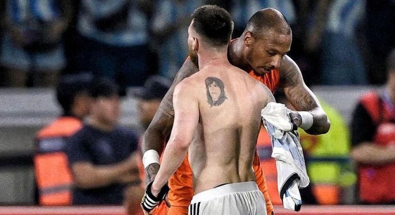 Goleiro de Curaçao, Eloy Room publicou nas redes sociais o momento especial com Lionel Messi REPRODUÇÃO INSTAGRAM @ELOYROOM