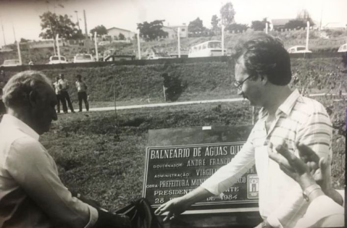 Governador Franco Montoro e Tiezzi em inauguração do Balneário de Águas Quentes